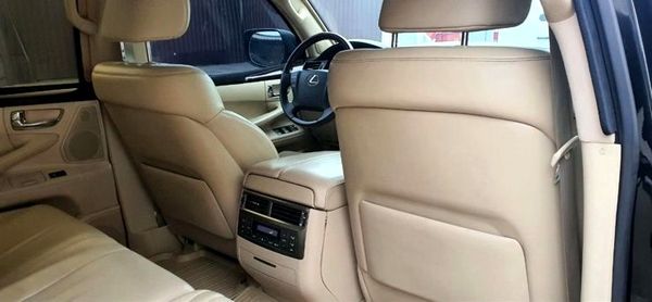 Оренда броньований джип Lexus LX 570 B6 чорний з водієм