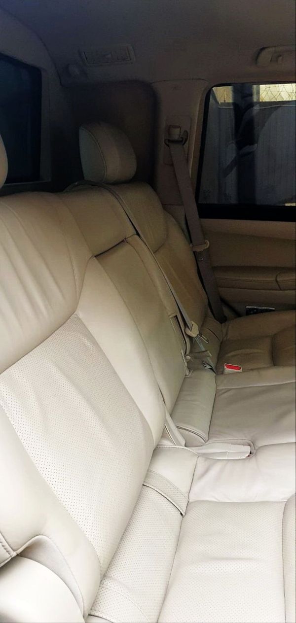 Оренда броньований джип Lexus LX 570 B6 чорний з водієм