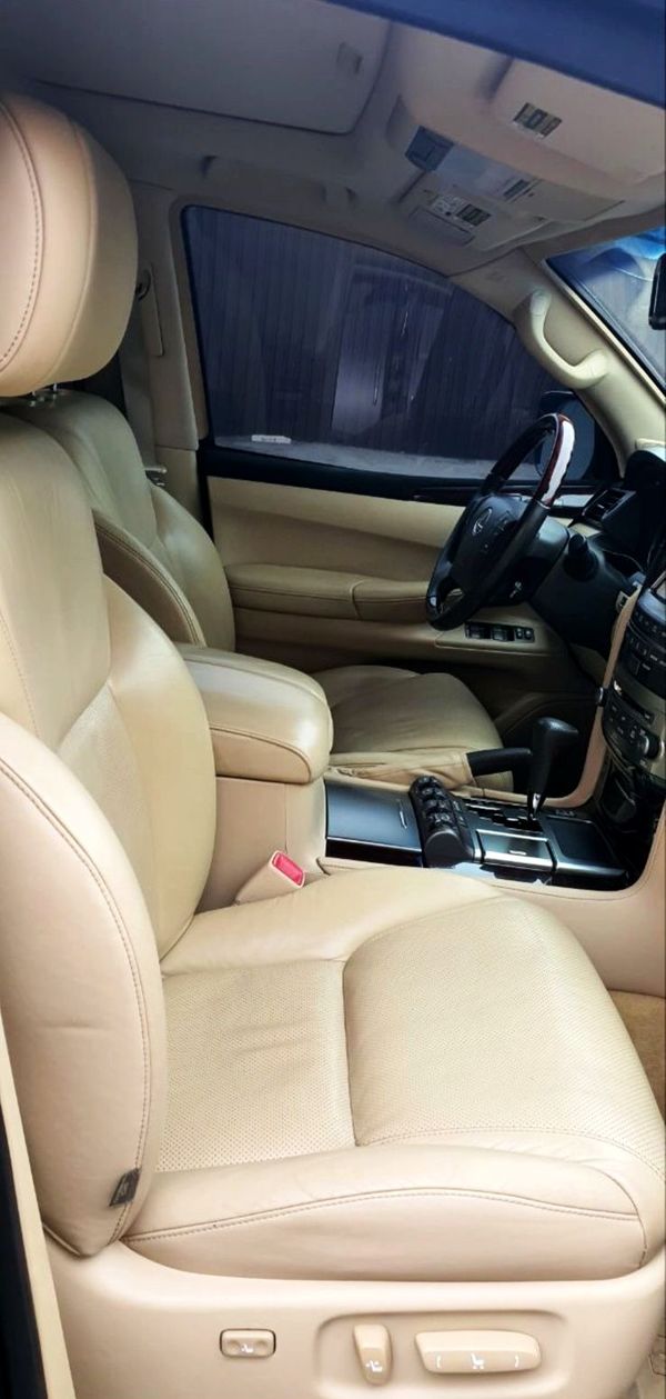 Оренда броньований джип Lexus LX 570 B6 чорний з водієм