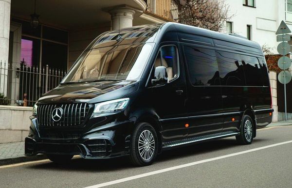 Аренда Mercedes-Benz Sprinter VIP 2025 микроавтобус с водителем в Киеве