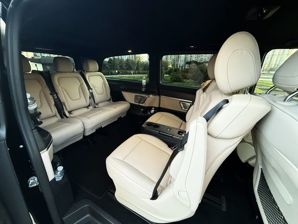Аренда микроавтобуса с водителем Mercedes Benz V class 2025 год