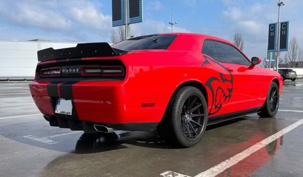 Прокат спорткара Dodge Challenger 3.6 л без водителя посуточно 