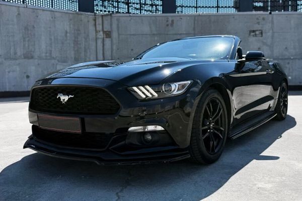 Кабриолет Ford Mustang GT черный на прокат в Киеве без водителя с водителем