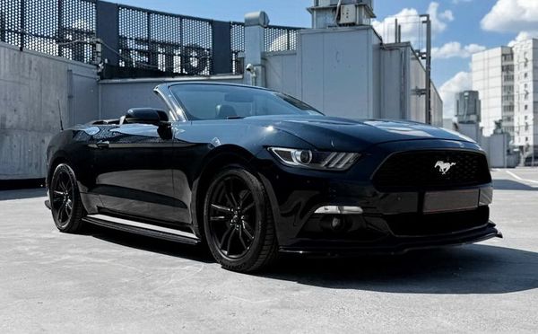 Кабриолет Ford Mustang GT черный на прокат в Киеве без водителя с водителем