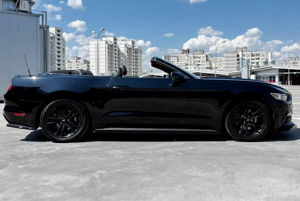 Кабриолет Ford Mustang GT черный на прокат в Киеве без водителя с водителем