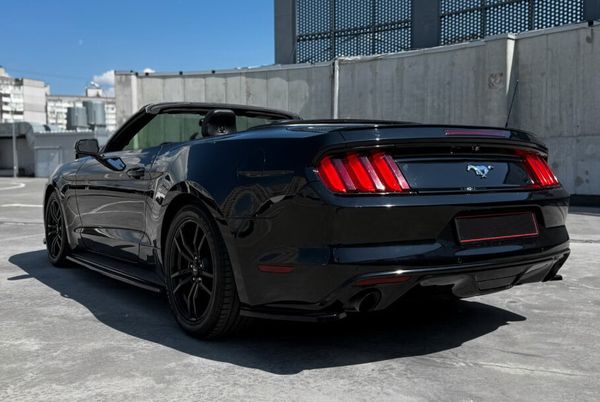 Кабриолет Ford Mustang GT черный на прокат в Киеве без водителя с водителем