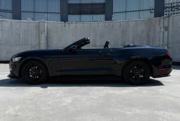 Кабриолет Ford Mustang GT черный на прокат в Киеве без водителя с водителем