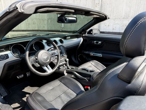Кабриолет Ford Mustang GT черный на прокат в Киеве без водителя с водителем