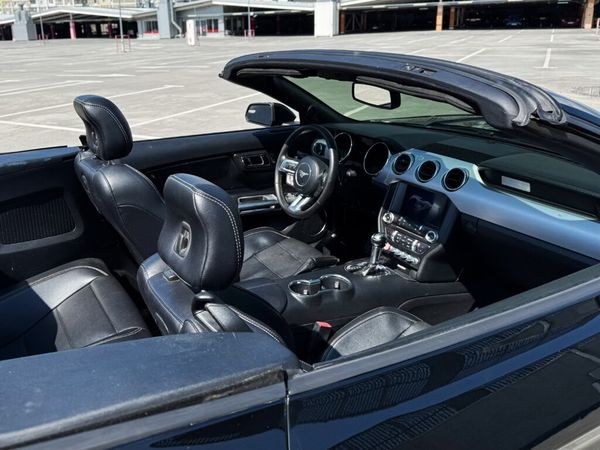 Кабриолет Ford Mustang GT черный на прокат в Киеве без водителя с водителем