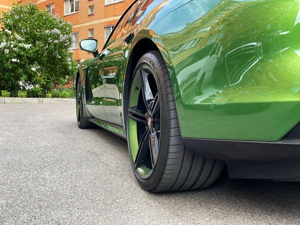 Прокат Porsche Taycan Turbo 671 hp AWD без водителя в Киеве