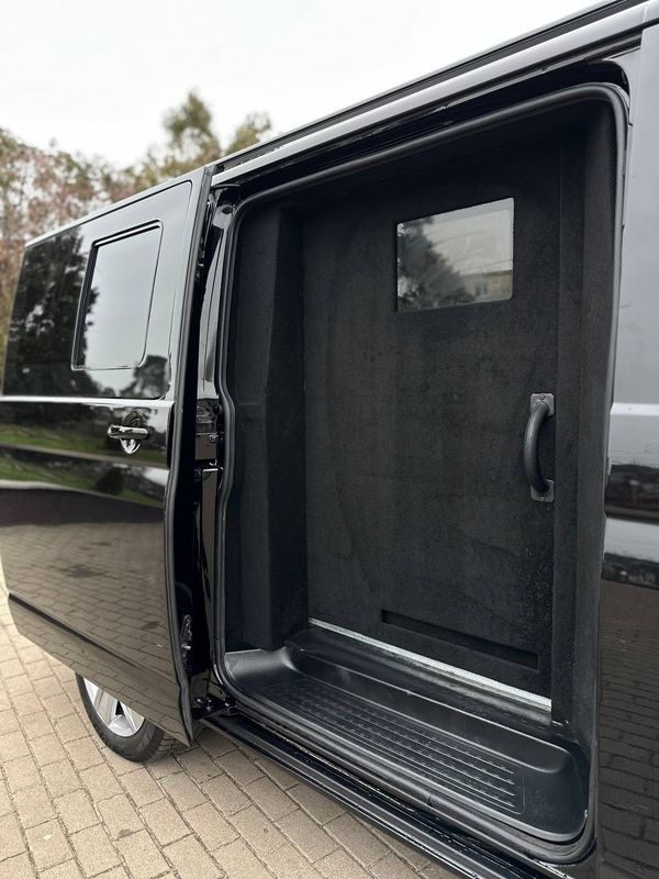 Бронированный микроавтобус Volkswagen Transporter T6 B6 прокат без водителя 