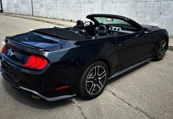 Прокат кабріолет Ford Mustang GT чорний в Києві 
