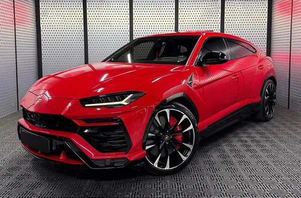 Прокат Lamborghini Urus без водія з водієм
