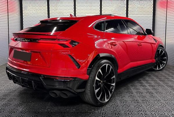 Прокат Lamborghini Urus без водія з водієм