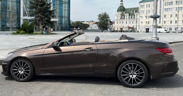 Кабриолет Mercedes E350 BLUETEC на свадьбу съемки 