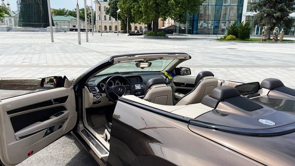 Кабриолет Mercedes E350 BLUETEC на свадьбу съемки 