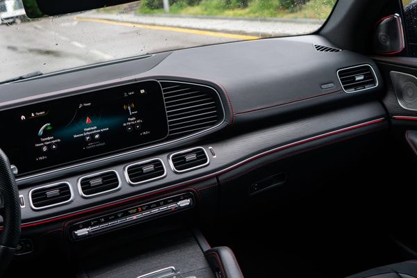 Аренда Mercedes Benz GLE Coupe 53 AMG на свадьбу с водителем
