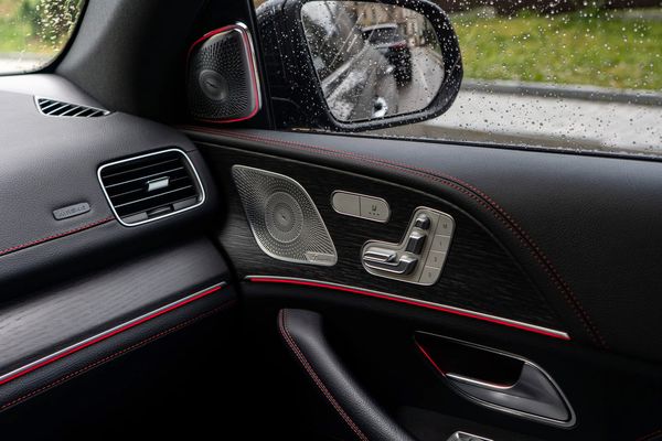 Аренда Mercedes Benz GLE Coupe 53 AMG на свадьбу с водителем