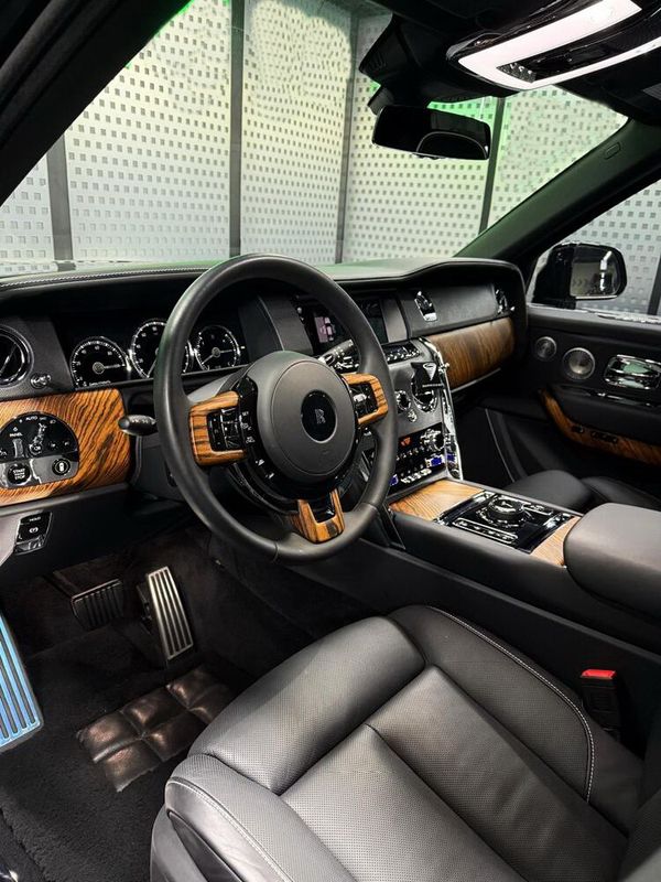 Прокат vip авто Rolls-Royce Cullinan без водителя с водителем
