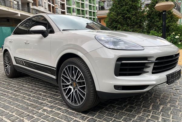 Оренда Porsche Cayenne Coupe на весілля з водієм