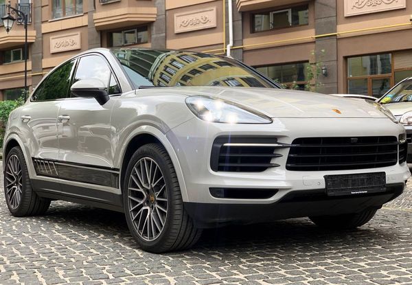 Оренда Porsche Cayenne Coupe на весілля з водієм