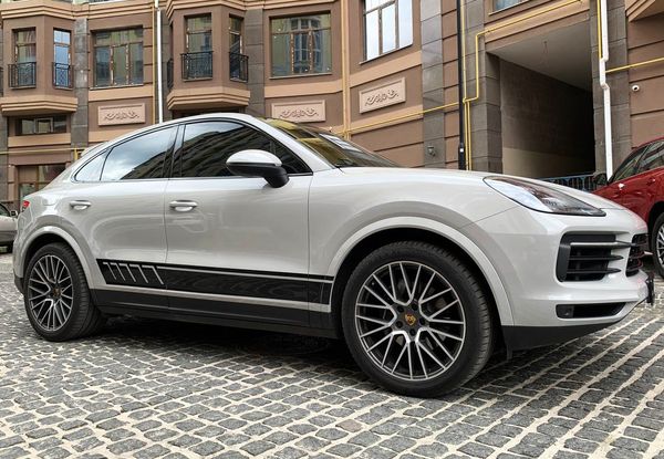 Оренда Porsche Cayenne Coupe на весілля з водієм