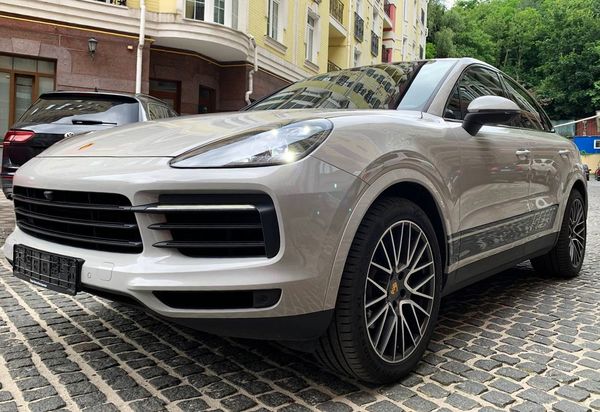Оренда Porsche Cayenne Coupe на весілля з водієм