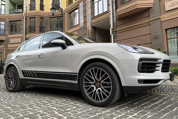 Оренда Porsche Cayenne Coupe на весілля з водієм