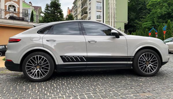 Оренда Porsche Cayenne Coupe на весілля з водієм