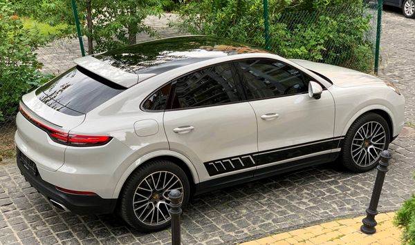 Оренда Porsche Cayenne Coupe на весілля з водієм
