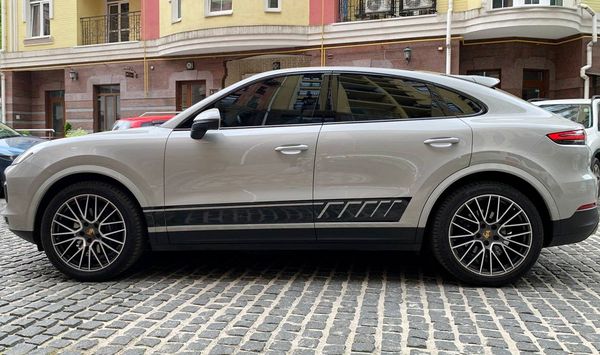 Оренда Porsche Cayenne Coupe на весілля з водієм