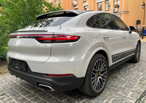 Оренда Porsche Cayenne Coupe на весілля з водієм