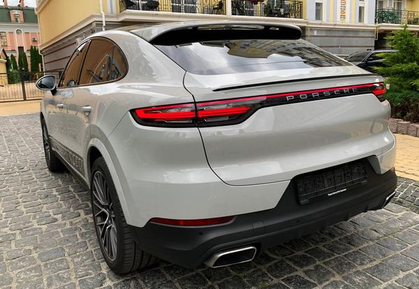 Оренда Porsche Cayenne Coupe на весілля з водієм