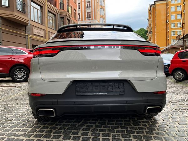 Оренда Porsche Cayenne Coupe на весілля з водієм