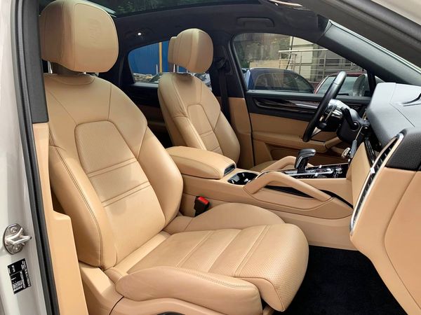 Оренда Porsche Cayenne Coupe на весілля з водієм