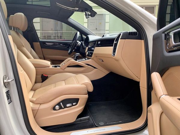 Оренда Porsche Cayenne Coupe на весілля з водієм