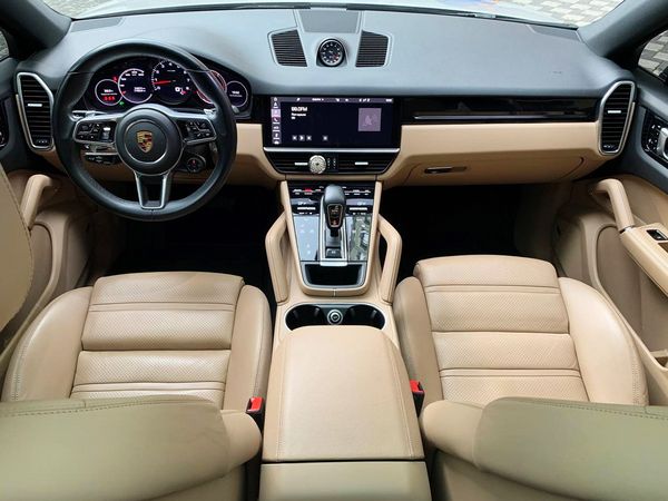 Оренда Porsche Cayenne Coupe на весілля з водієм