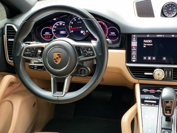 Оренда Porsche Cayenne Coupe на весілля з водієм