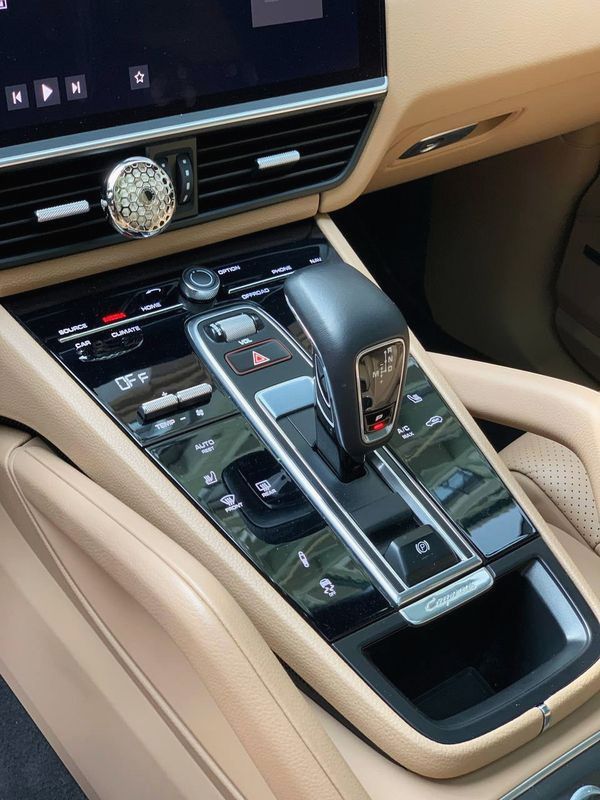 Оренда Porsche Cayenne Coupe на весілля з водієм