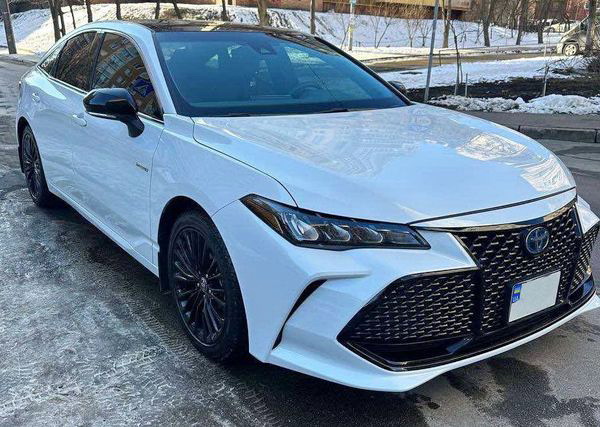 Toyota Avalon белая аренда на свадьбу