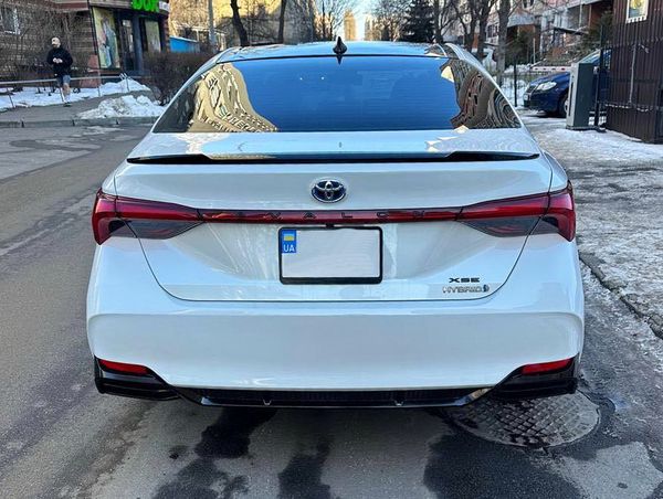 Toyota Avalon белая аренда на свадьбу