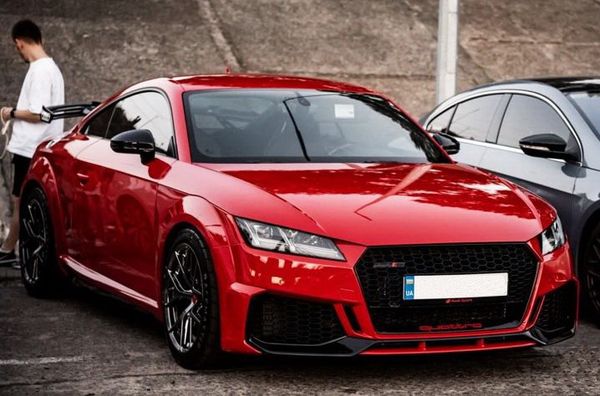 Audi TT RS червона для фотосесії зйомки оренда 