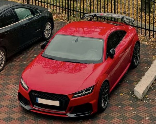Audi TT RS червона для фотосесії зйомки оренда 