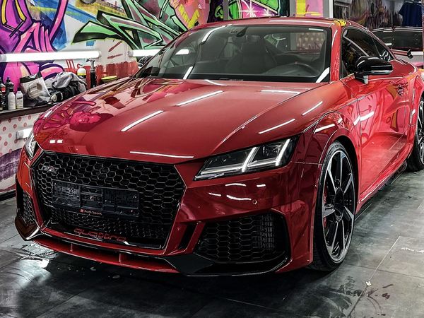 Audi TT RS червона для фотосесії зйомки оренда 