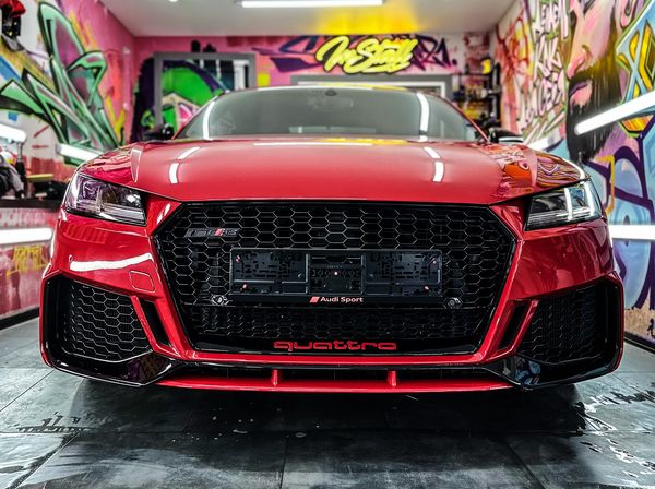 Audi TT RS червона для фотосесії зйомки оренда 