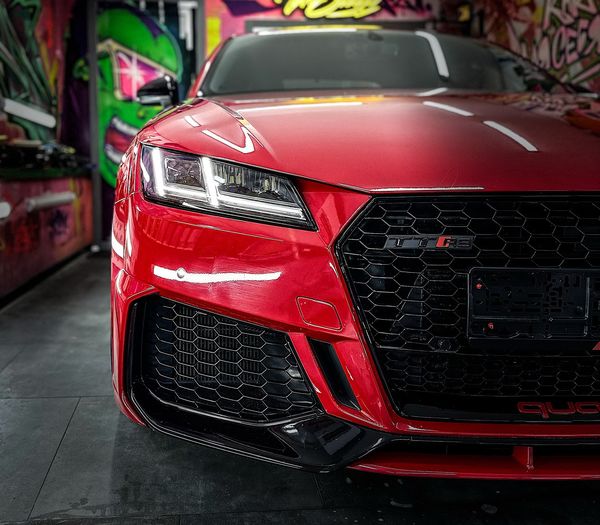 Audi TT RS червона для фотосесії зйомки оренда 