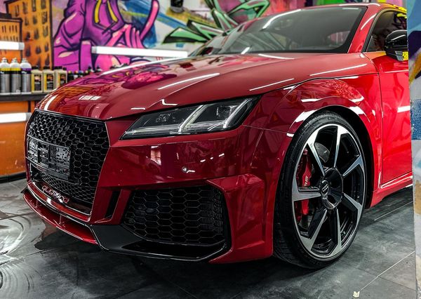Audi TT RS червона для фотосесії зйомки оренда 