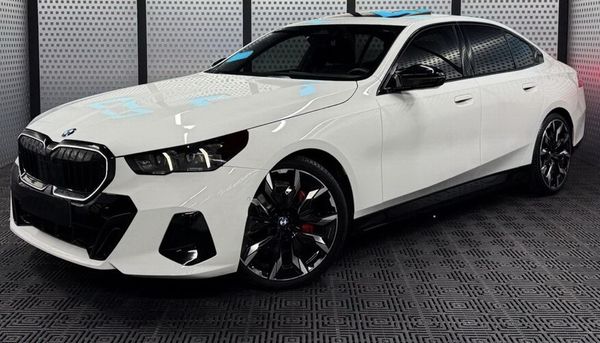 BMW 5 G60 біла прокат без водія