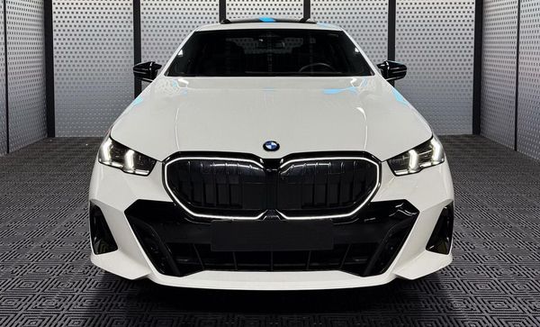 BMW 5 G60 біла прокат без водія