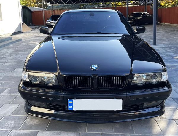 Аренда авто BMW 750i E38 черный 2001 года в Киеве